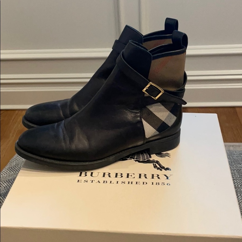 Women’s Burberry leather boots